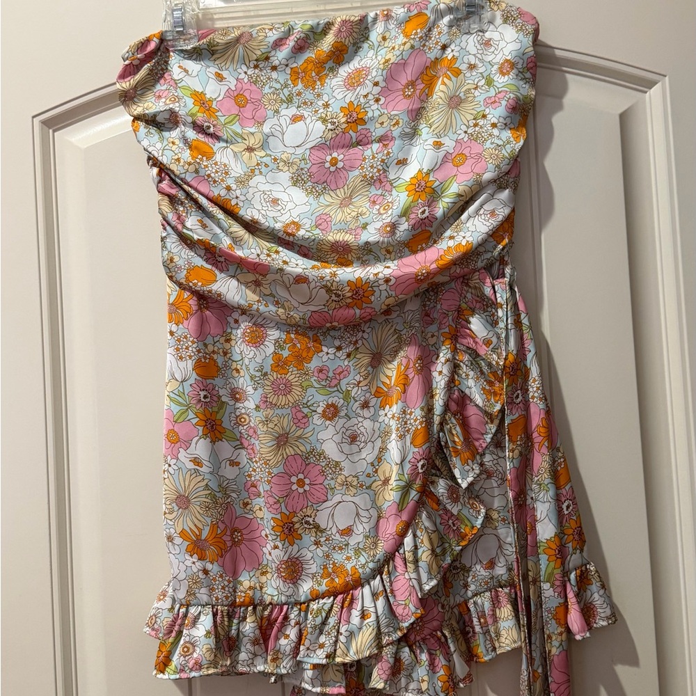 Floral Ruched Dress with Ruffle Hem - Picture 2 of 6